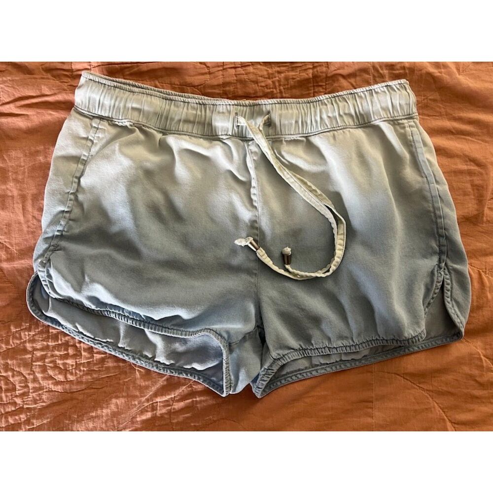 Life in Progress shorts, size M